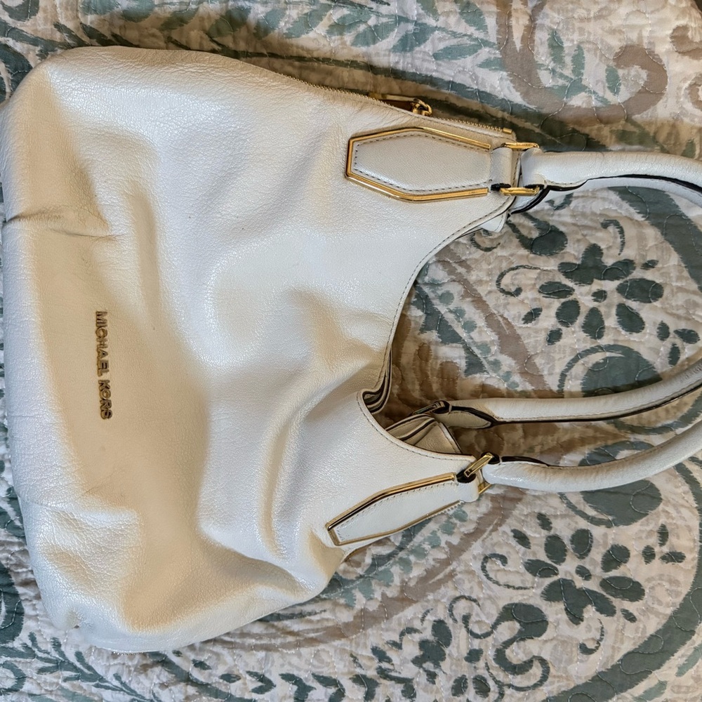 Michael Kors Cream Leather Shoulder Bag with Gold Hardware